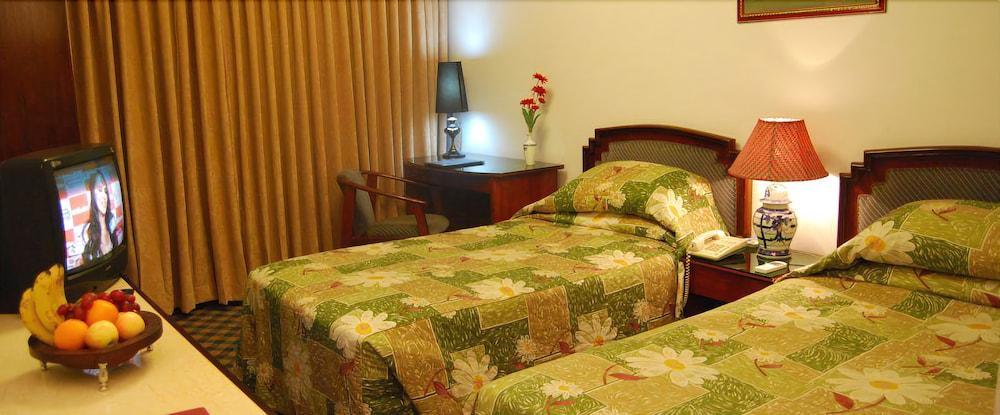 Rigs Inn Дакка Экстерьер фото